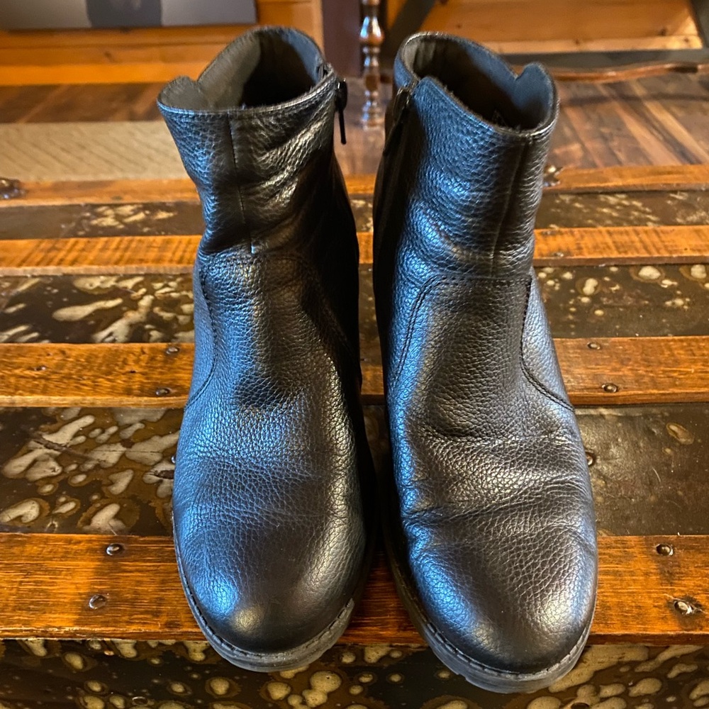 Clarks Black Pebbled Leather Heeled Boots - Picture 2 of 7